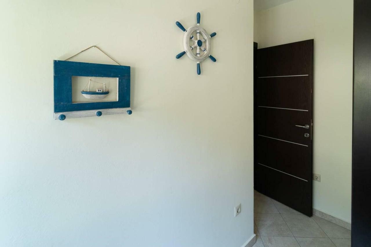 Seaview Flat Steps To The Beach Karavostasi  Exterior photo