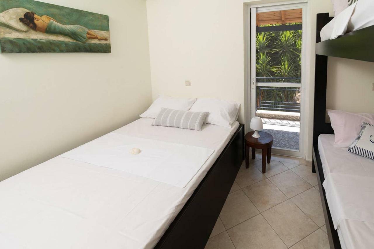 Seaview Flat Steps To The Beach Karavostasi  Exterior photo
